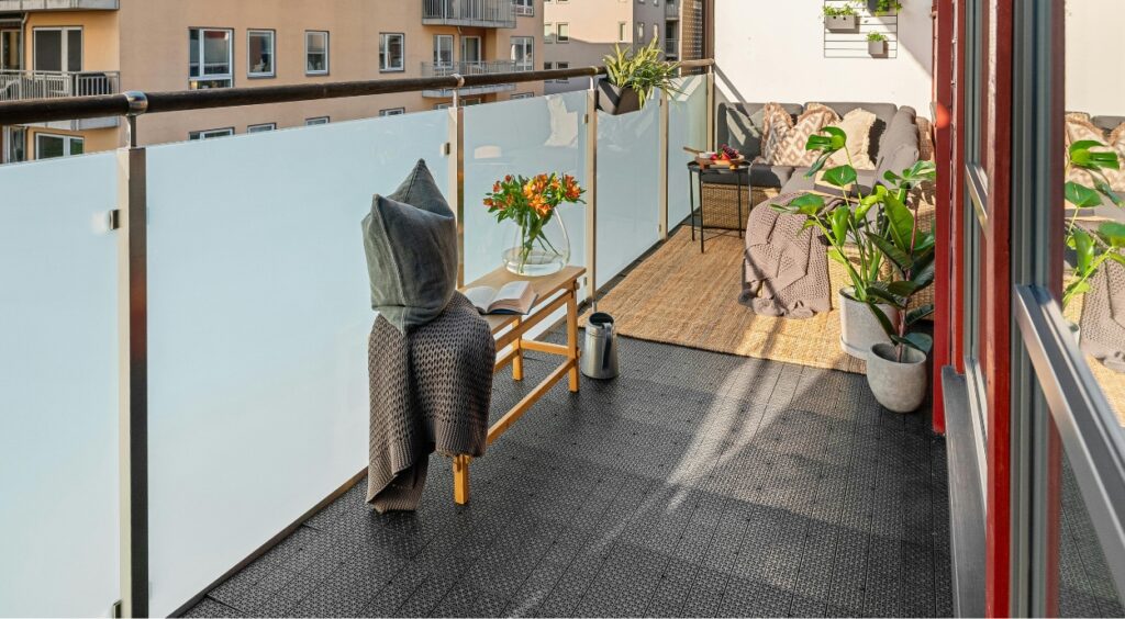Aluminum Glass Railings –